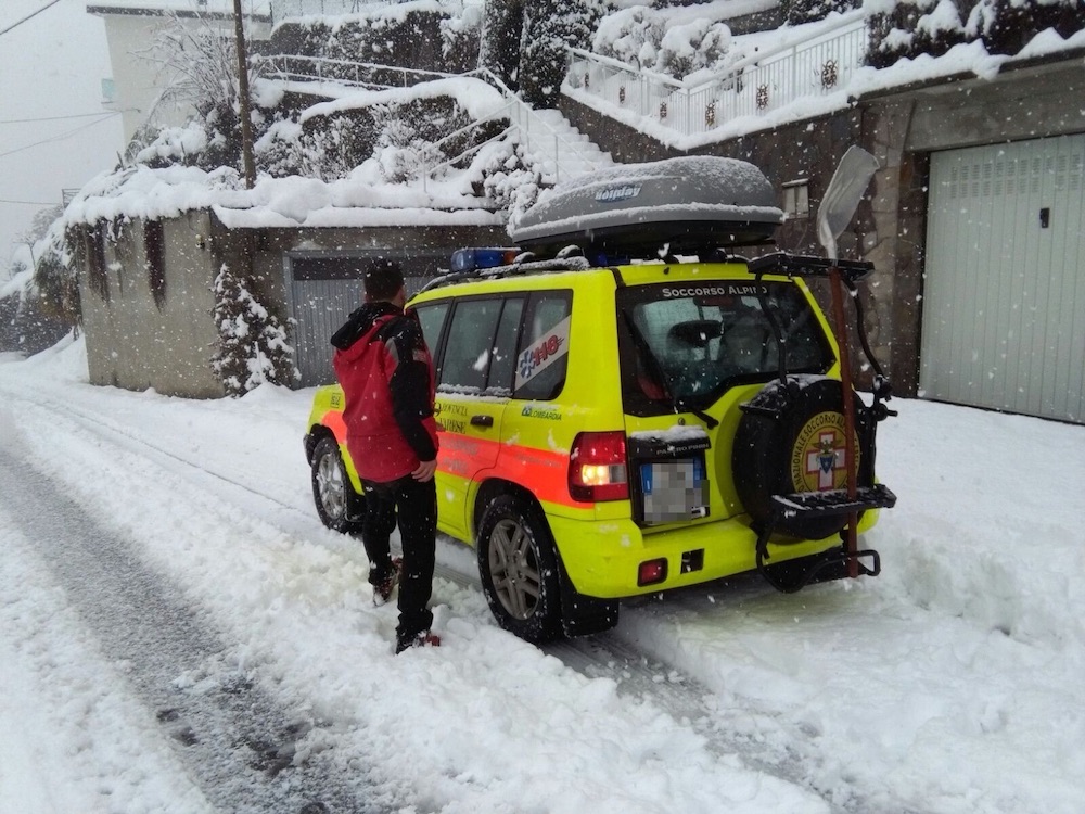 Soccorso Alpino mezzo fuoristrada neve