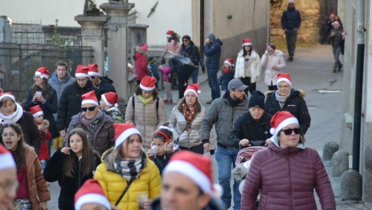 Camminata dei Babbi Natale Villa di Tirano