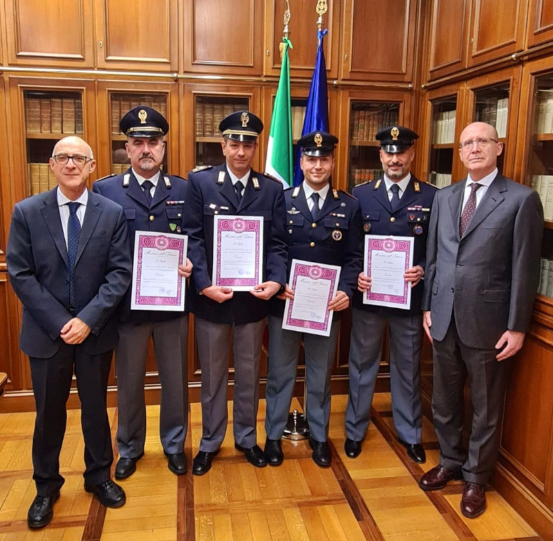 Prefettura consegna croci e medaglie Sondrio