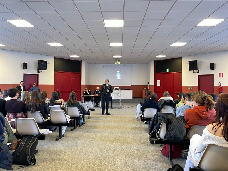 Incontro legalità Carabinieri Sondrio e studenti Liceo Nervi-Ferrari