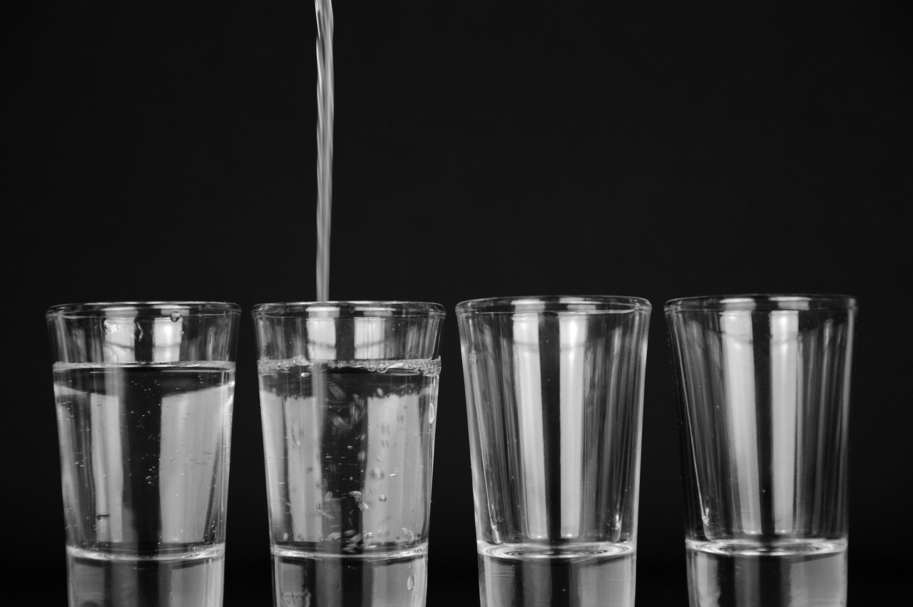 acqua bere bicchieri