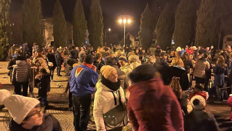 Tirano Tira li Toli