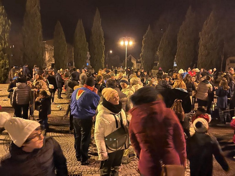 Tirano Tira li Toli