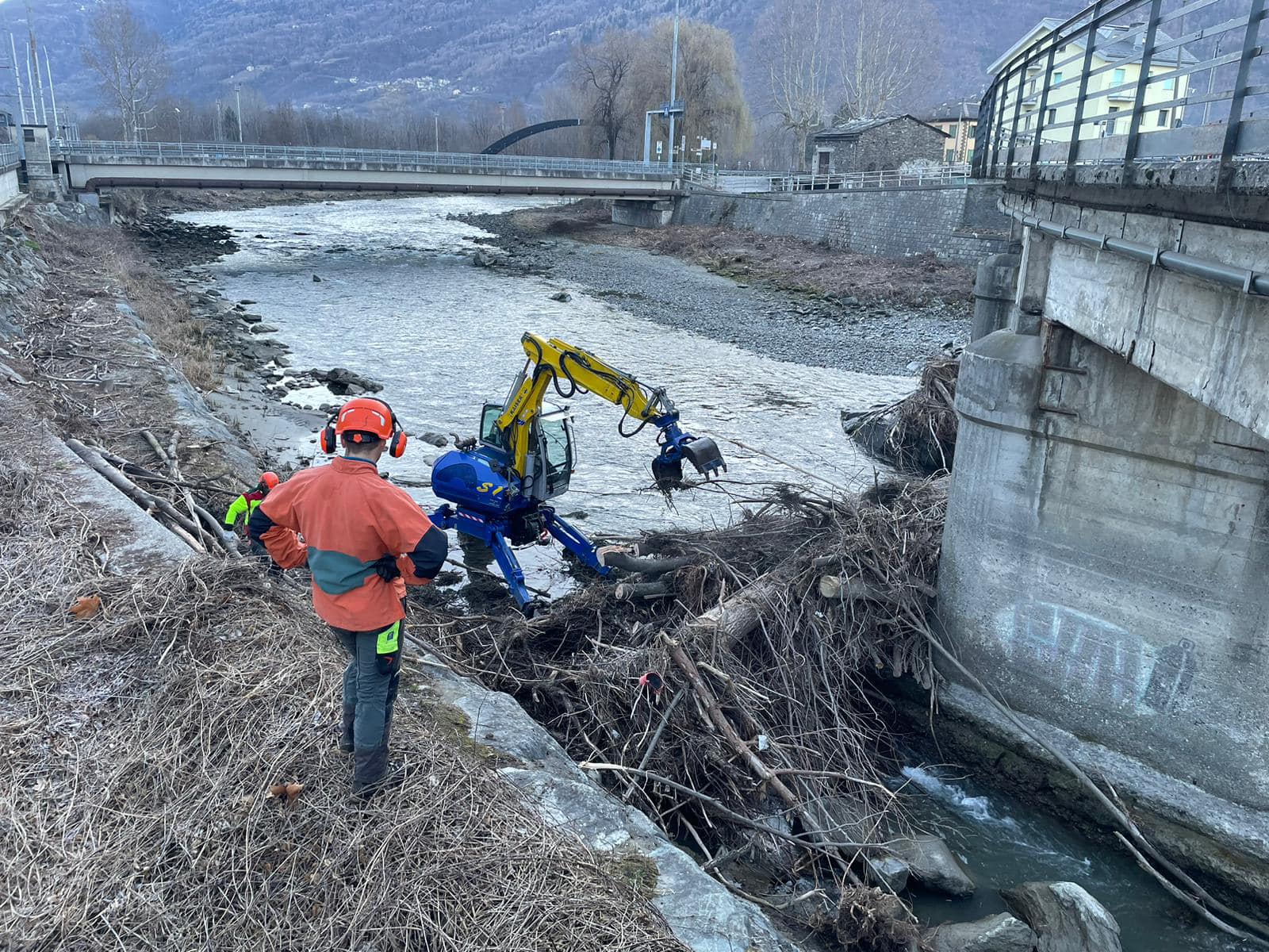 pulizia ponte ex Falck Tresenda