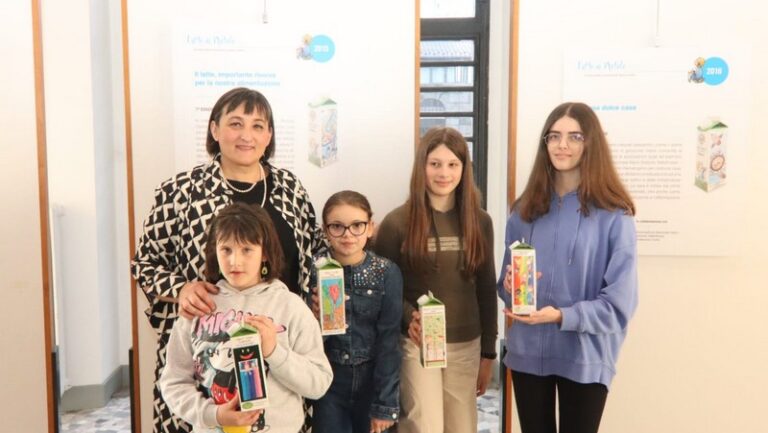 Mostra concorso 'Latte di Natale' Latteria Chiuro Sondrio