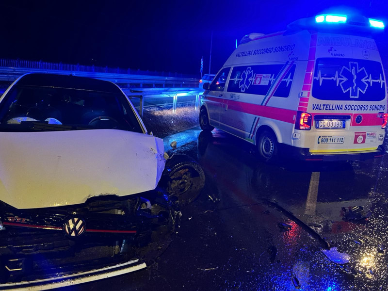 Scontro auto Berbenno ss38 ragazzo ferito