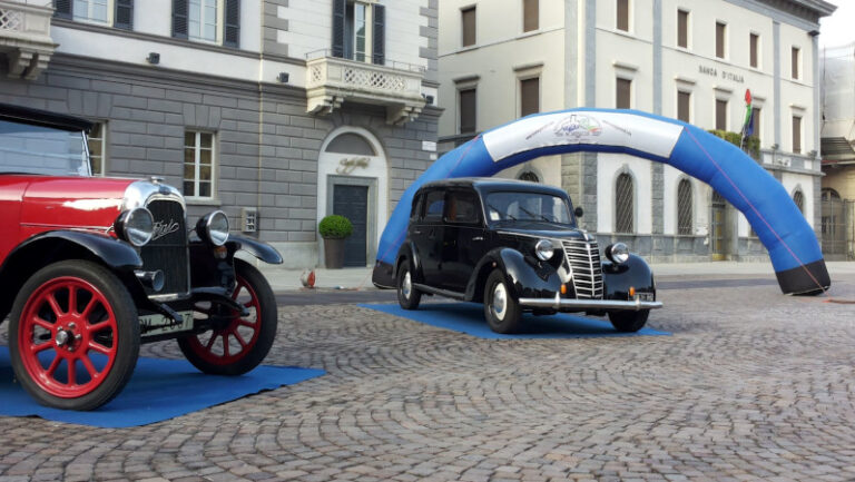 Auto moto storiche Sondrio Piazza Garibaldi