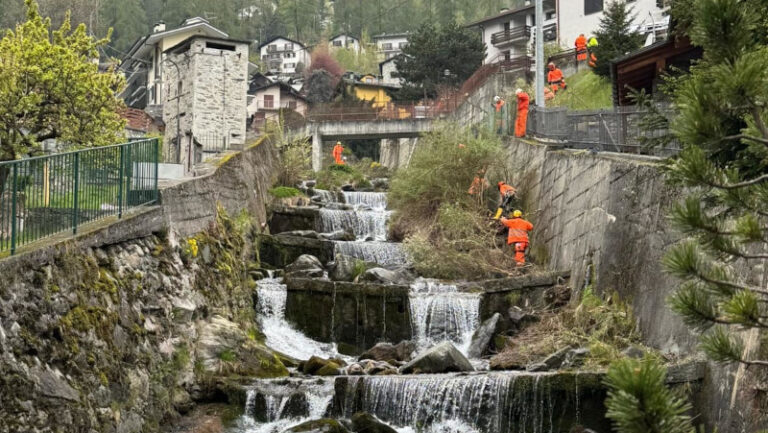Chiesa in Valmalenco pulizia torrente Secchione-Sassersa
