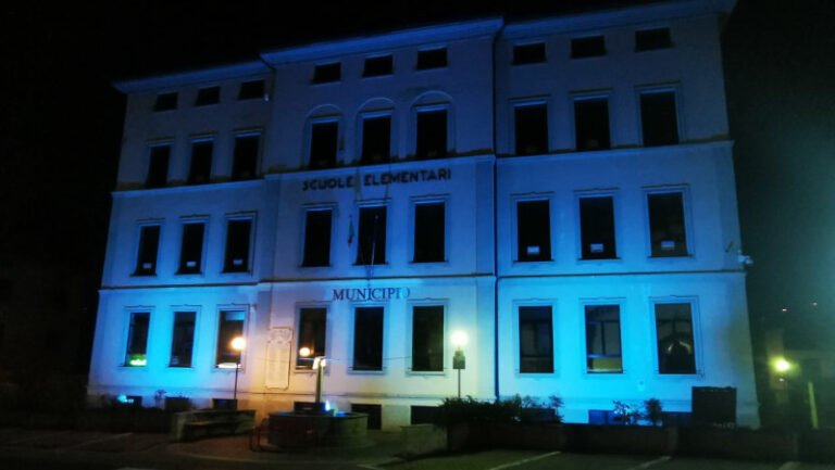 Giornata Mondiale autismo Piateda Municipio blu