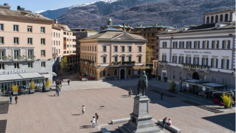 Piazza Garibaldi Banca Popolare di Sondrio