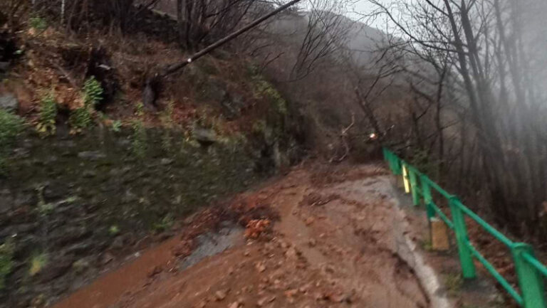 Val Tartano isolata frana