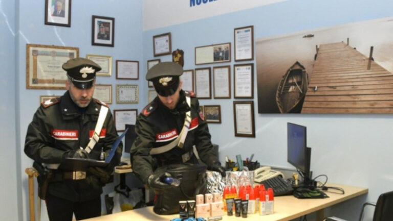 Furto cosmetici Castione Andevenno ipermercato
