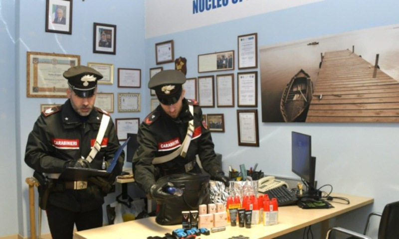 Furto cosmetici Castione Andevenno ipermercato