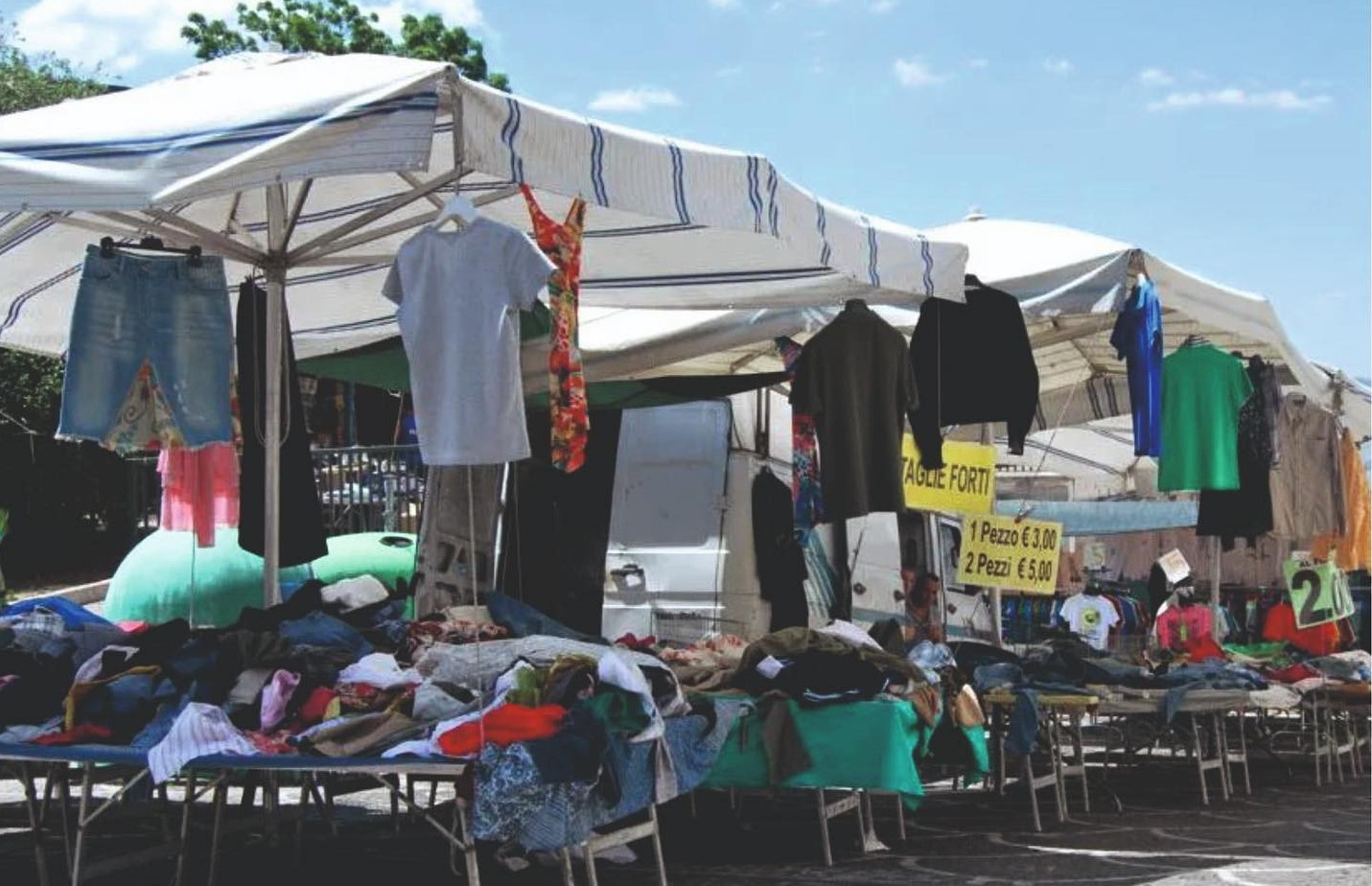 Mercato bancarelle archivio