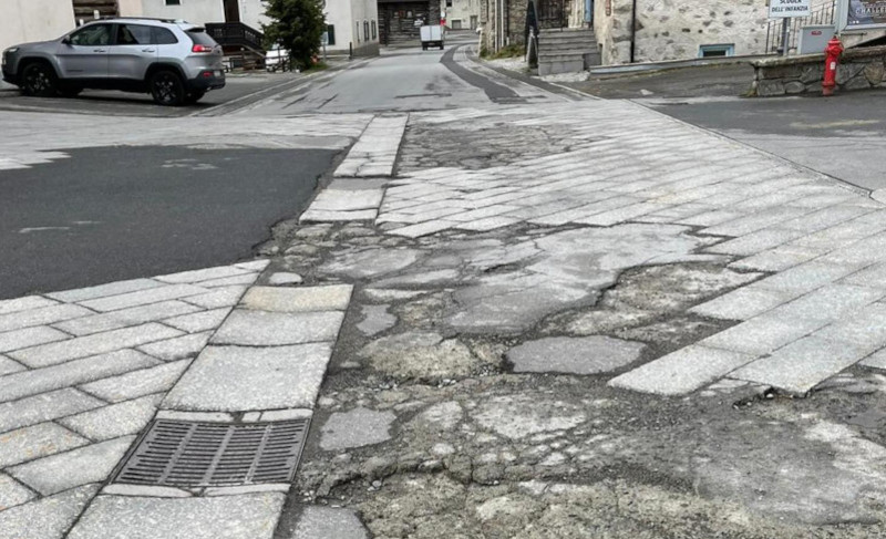 Piazza San Rocco Livigno asfaltatura