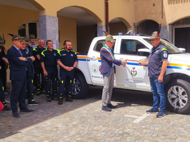 Consegna nuovo mezzo Alpini Protezione Civile Chiuro