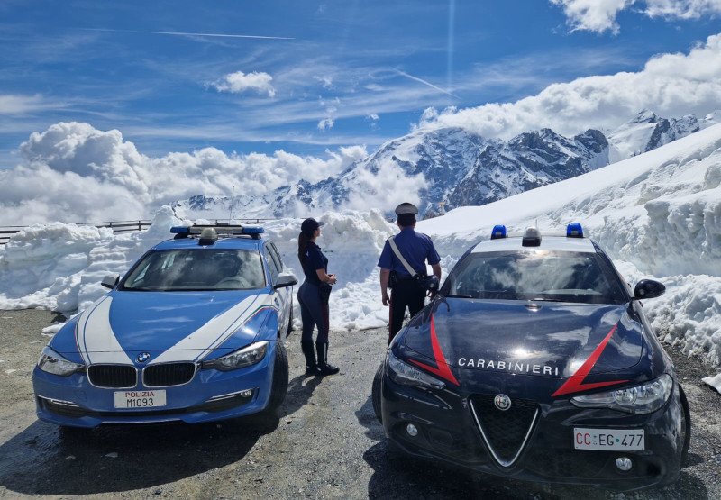 Controlli stradali passi alpini montagna