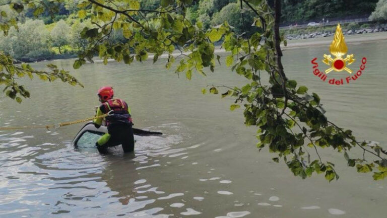 Sernio veicolo precipitato Adda Vigili del Fuoco