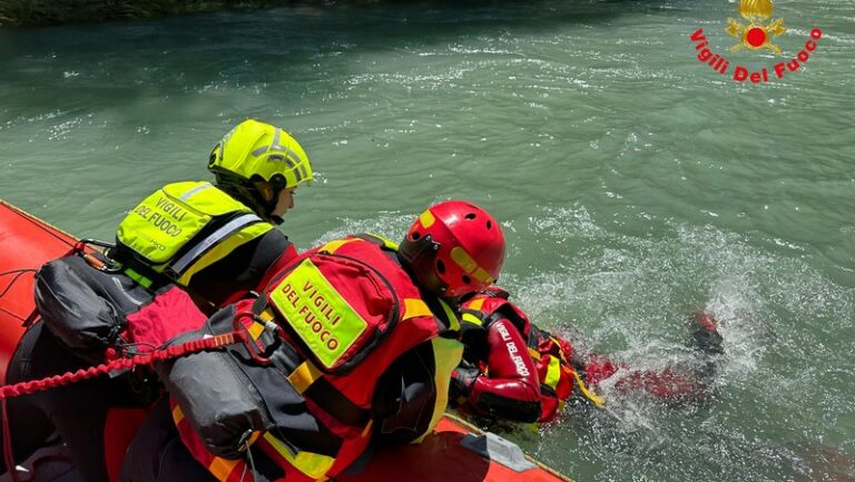 Vigili del Fuoco Sondrio addestramento fluviale Adda Mallero
