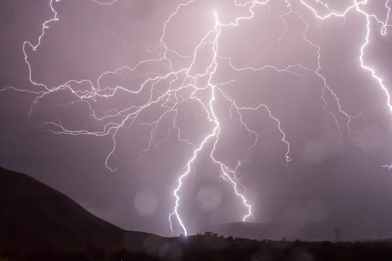Fulmine allerta meteo temporale pixabay