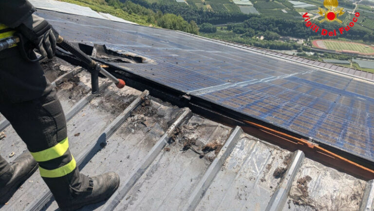 Incendio impianto fotovoltaico Tirano Vigili del Fuoco