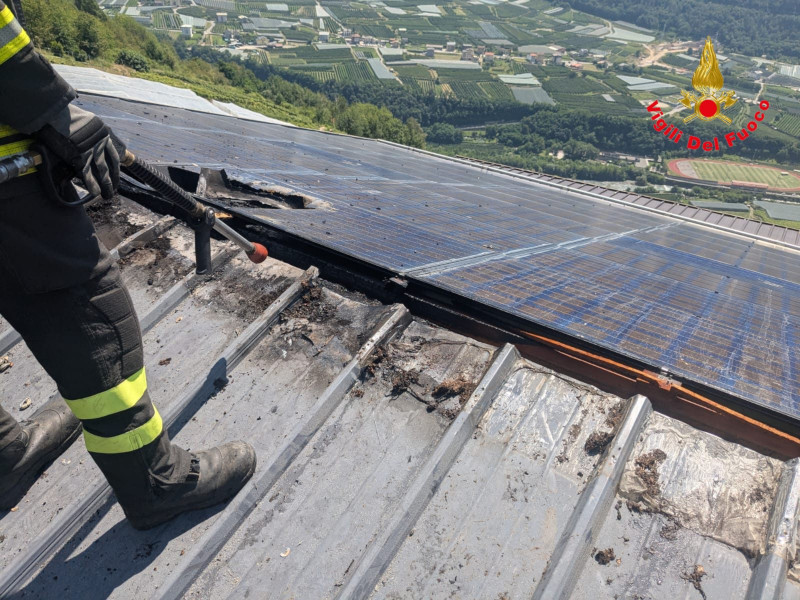 Incendio impianto fotovoltaico Tirano Vigili del Fuoco
