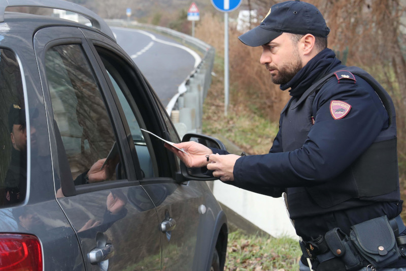 Polizia di Stato controlli