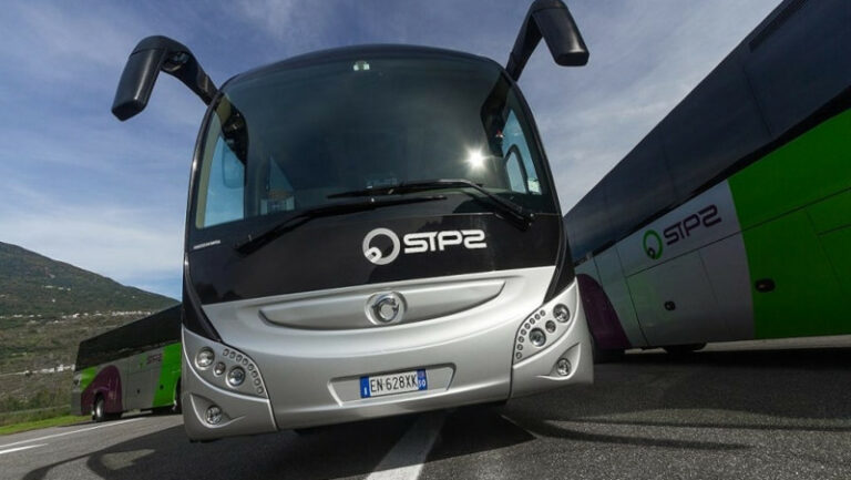 Autobus trasporto scolastico