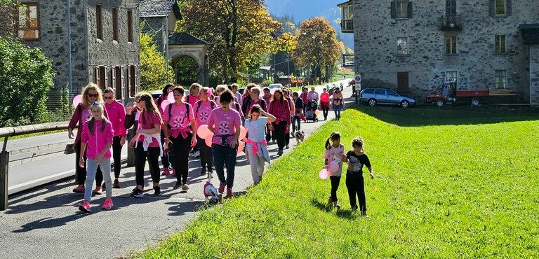Valdisotto Datti una mossa in rosa camminata