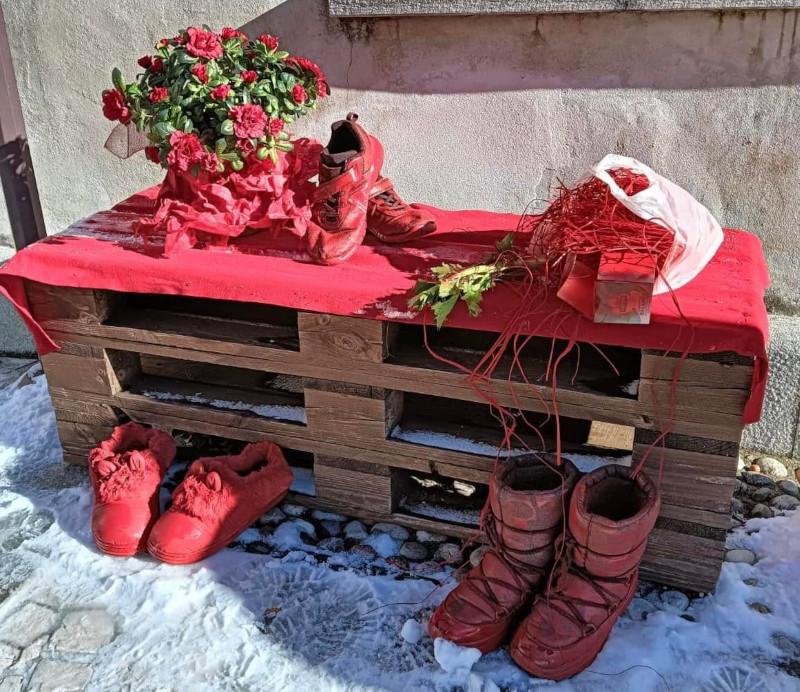 Giornata contro violenza donne scarpe rosse