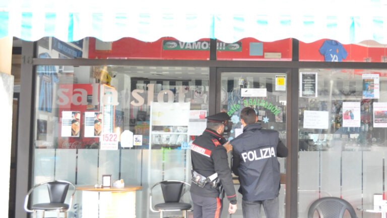 Bar Morbegno licenza sospesa