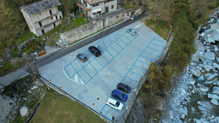 Parcheggio località Castello Novate Mezzola