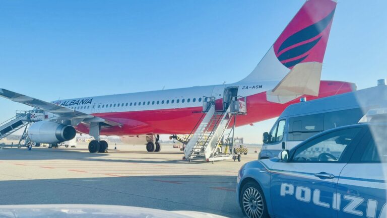 rimpatrio irregolare polizia aereo