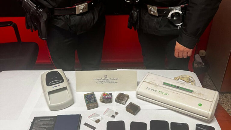 Samolaco spacciatore arresto Carabinieri