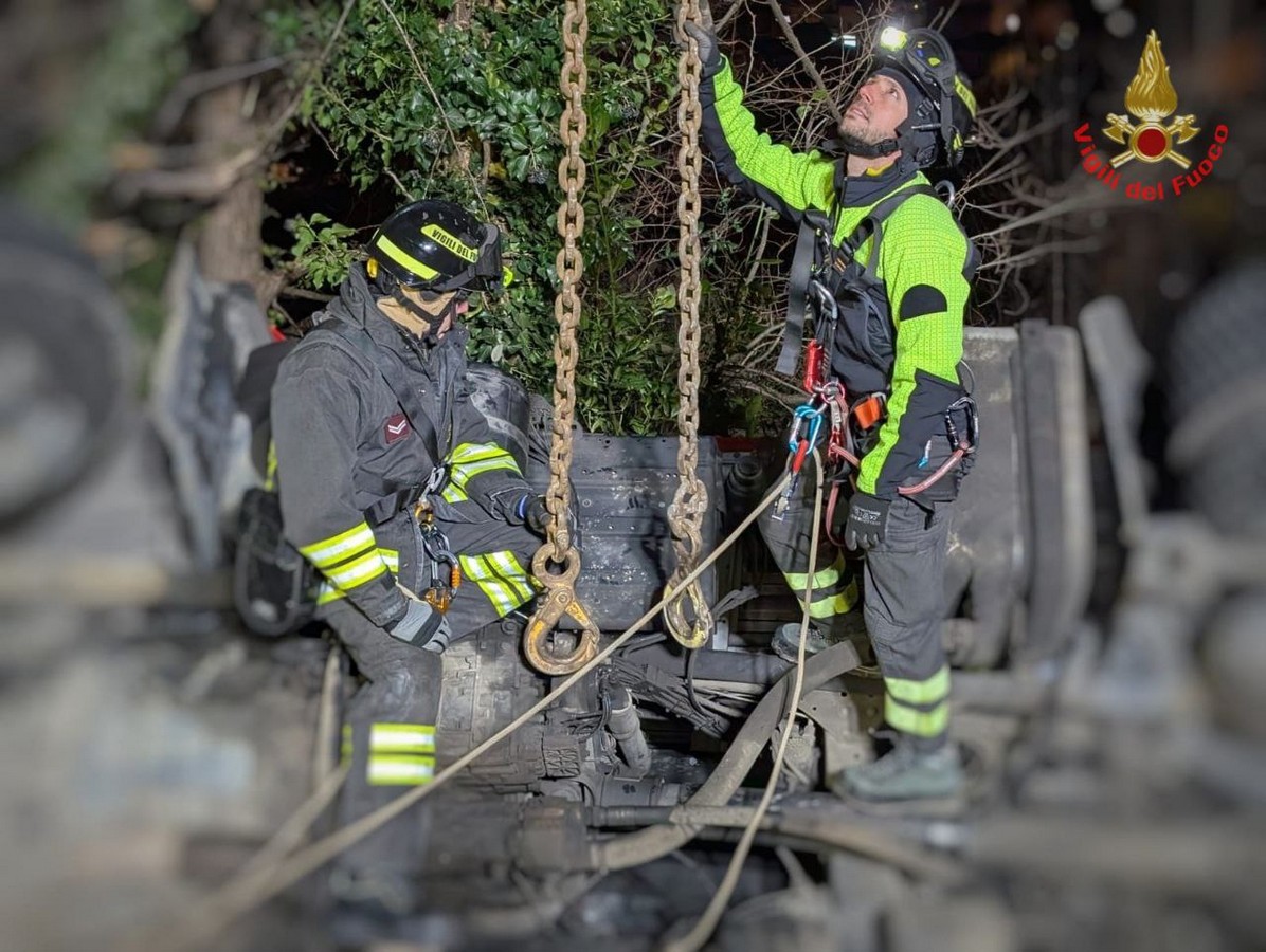 Vigili del Fuoco recupero mezzo pesante SS36