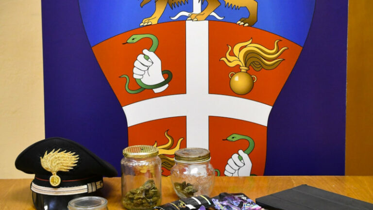 Colorina spacciatore arrestato droga Carabinieri