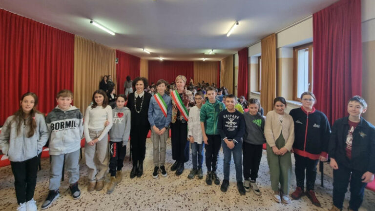Consiglio Comunale dei ragazzi Bormio prefetto Anna Pavone