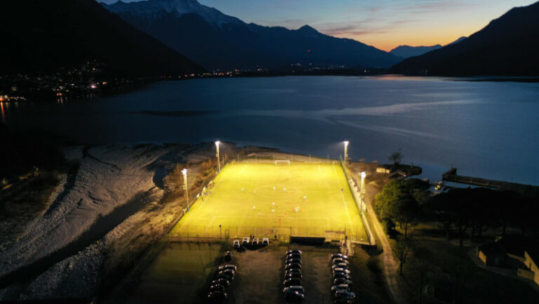 Novate Mezzola campo da calcio nuova illuminazione
