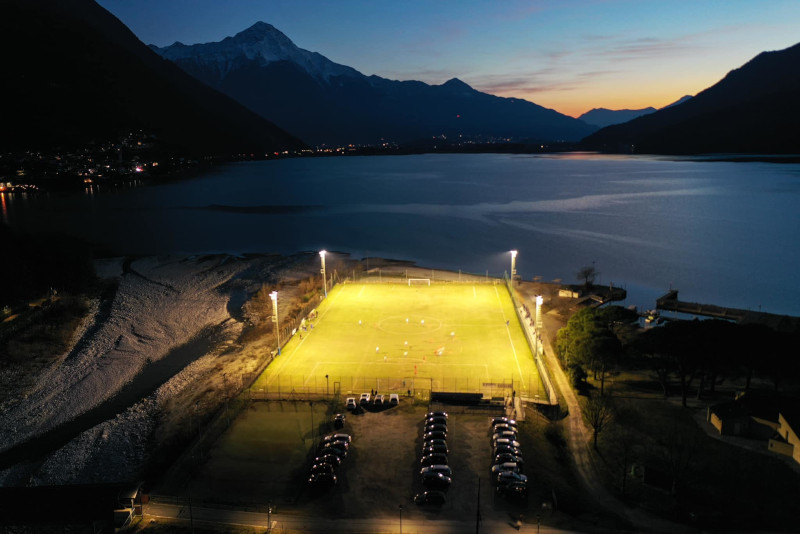 Novate Mezzola campo da calcio nuova illuminazione