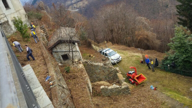 Rasura Protezione Civile pulizia giardino parrocchiale