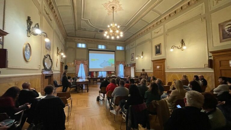 Tirano che cambia incontro pubblico