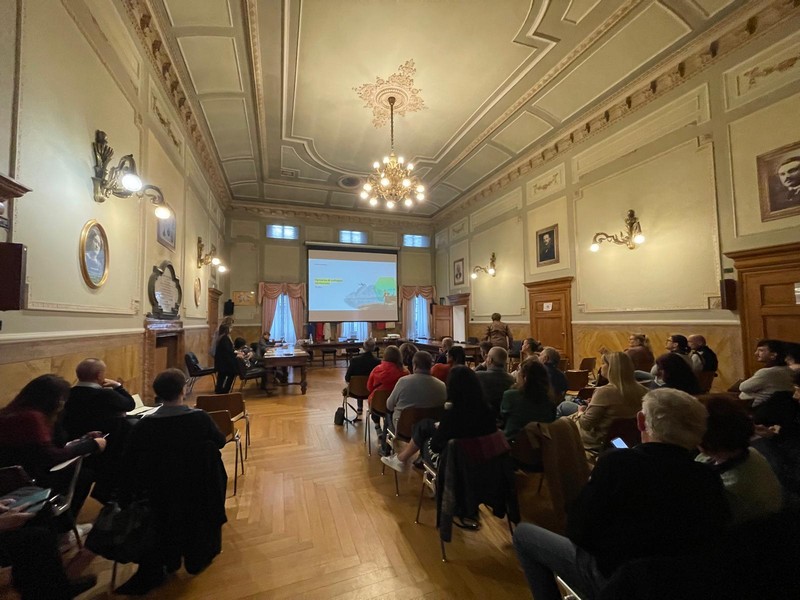 Tirano che cambia incontro pubblico