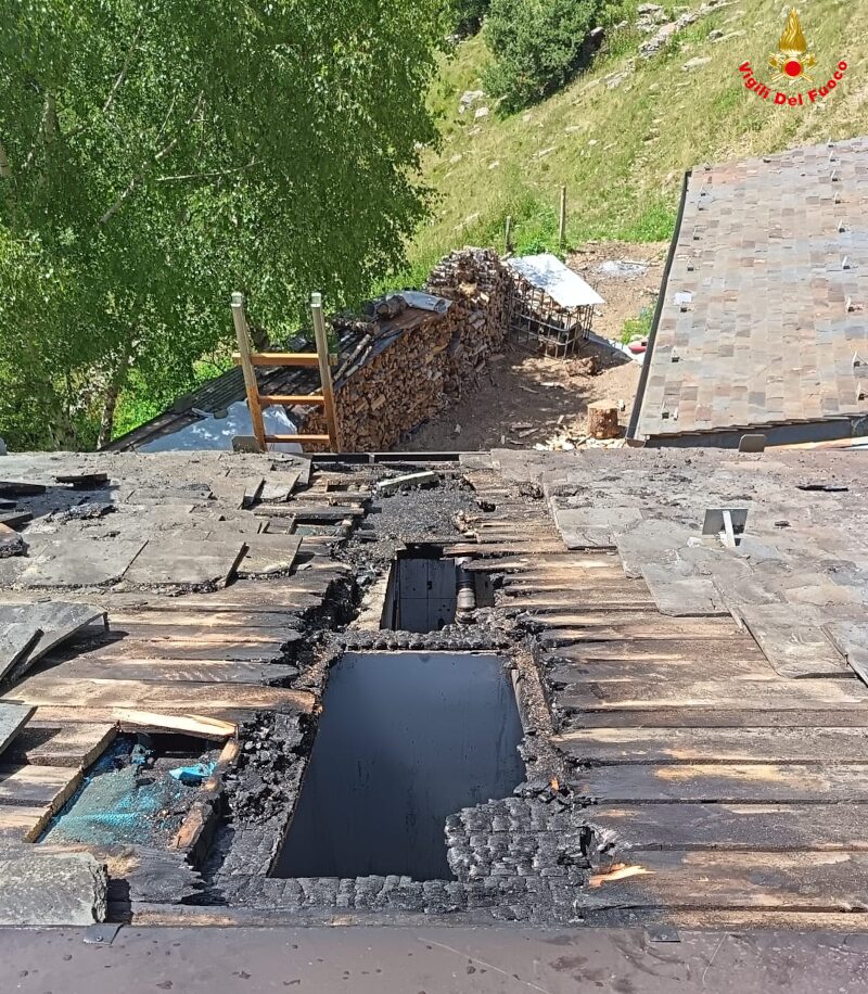 Incendio cascina albaredo vigili del fuoco