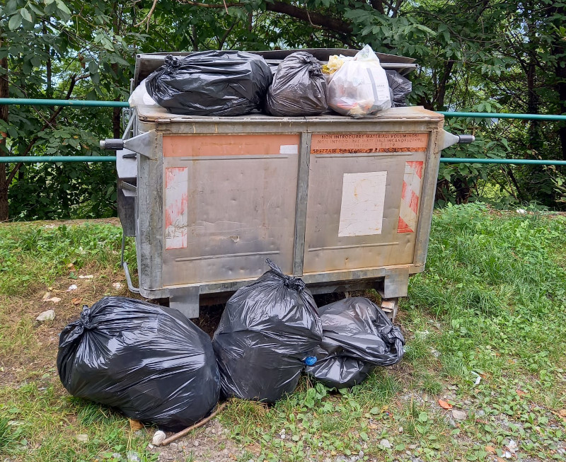 Ardenno rifiuti parcheggio Biolo