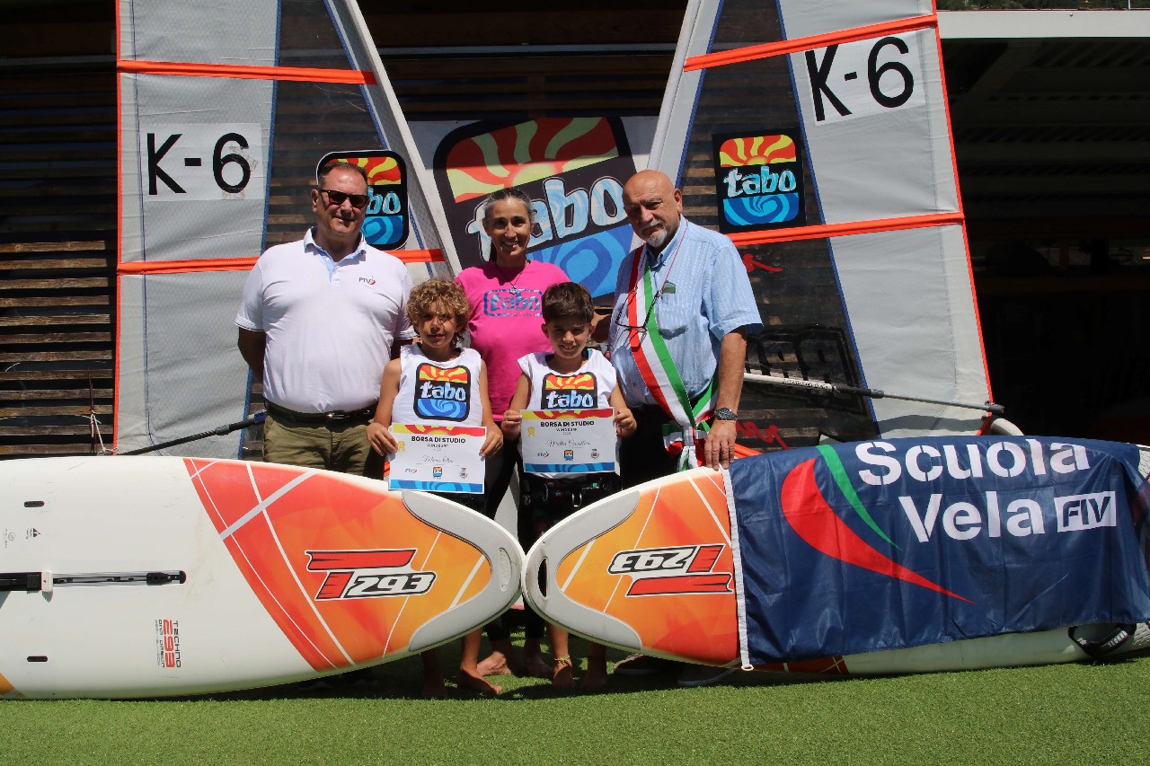 windsurf gera lario consegna borse studio (1)