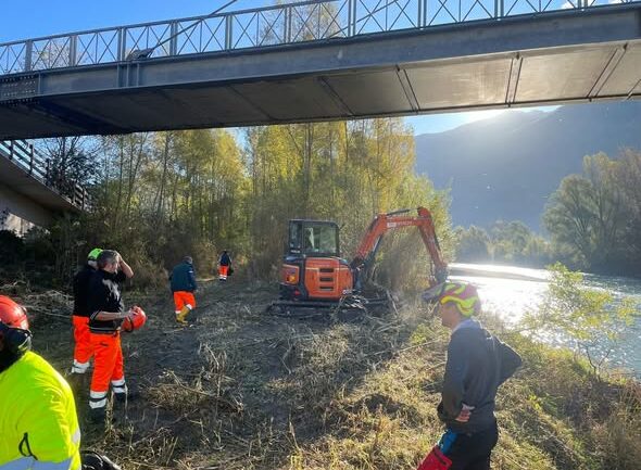 I volontari della Protezione Civile comunale di Teglio al lavoro