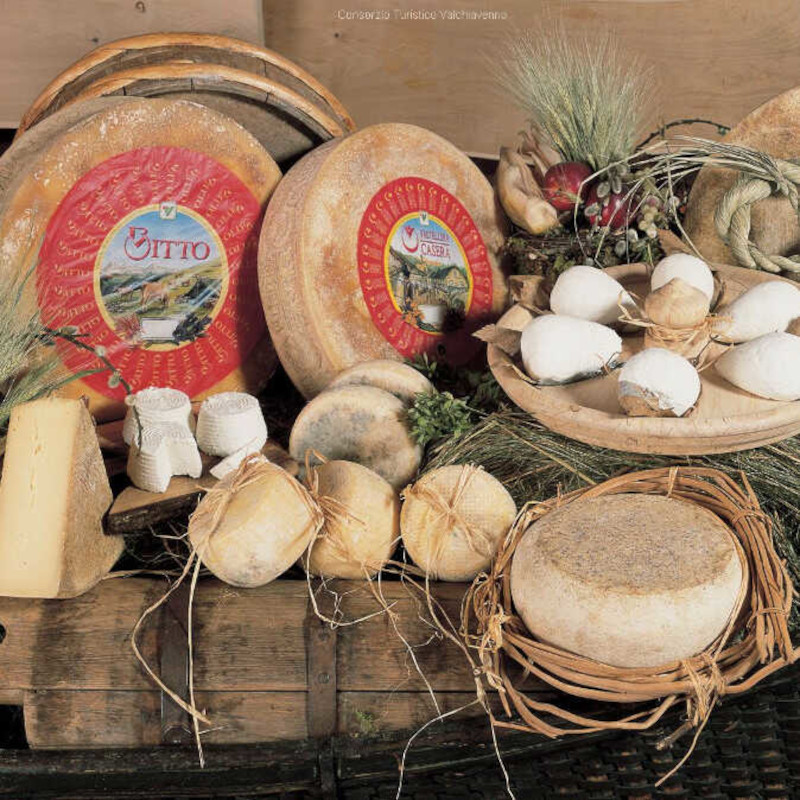 Formaggi in piazza Sondrio