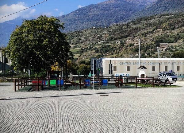 Nuova area camper castello acqua sentiero valtellina