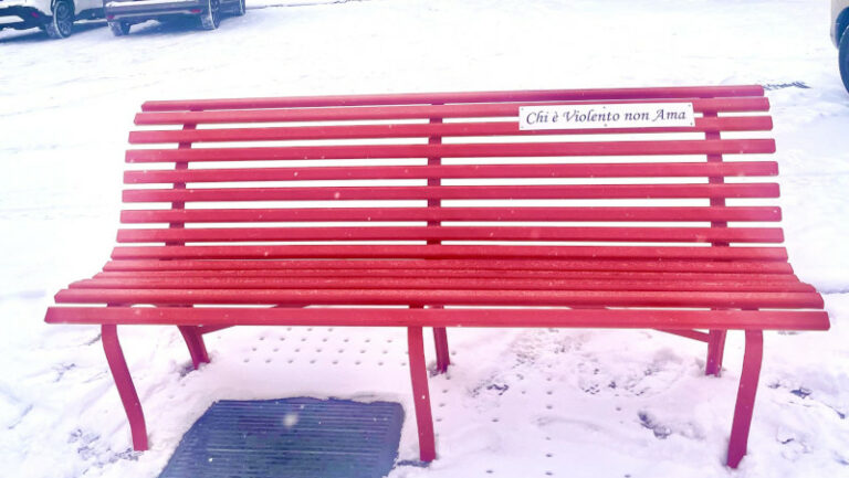 Panchina rossa Livigno Casa della Sanità