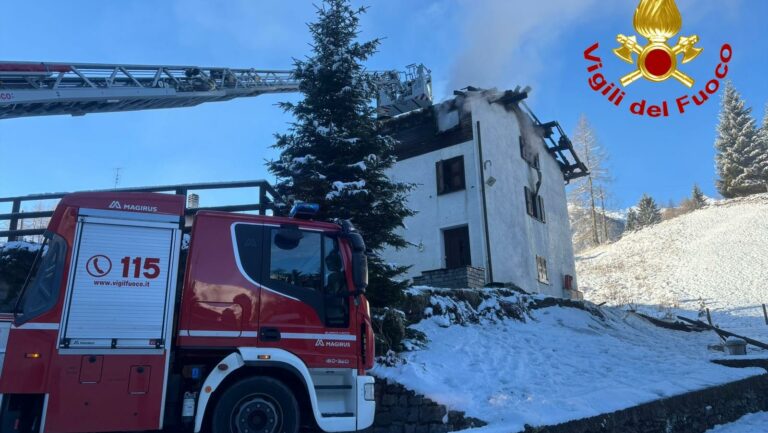 campodolcino incendio vigili del fuoco (1)